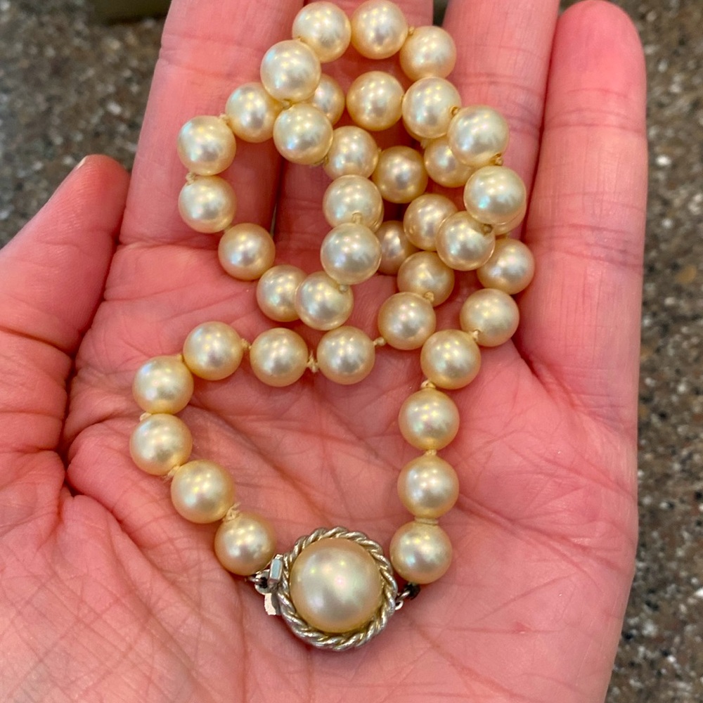 Vintage Majorica Hand-Knotted Pearl Necklace